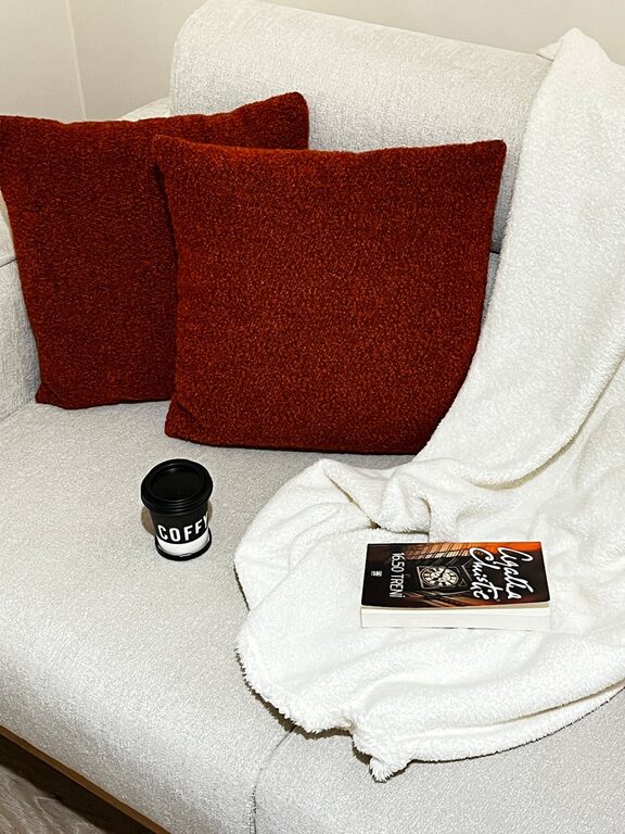 How to Create a Cozy Reading Nook in Your Home